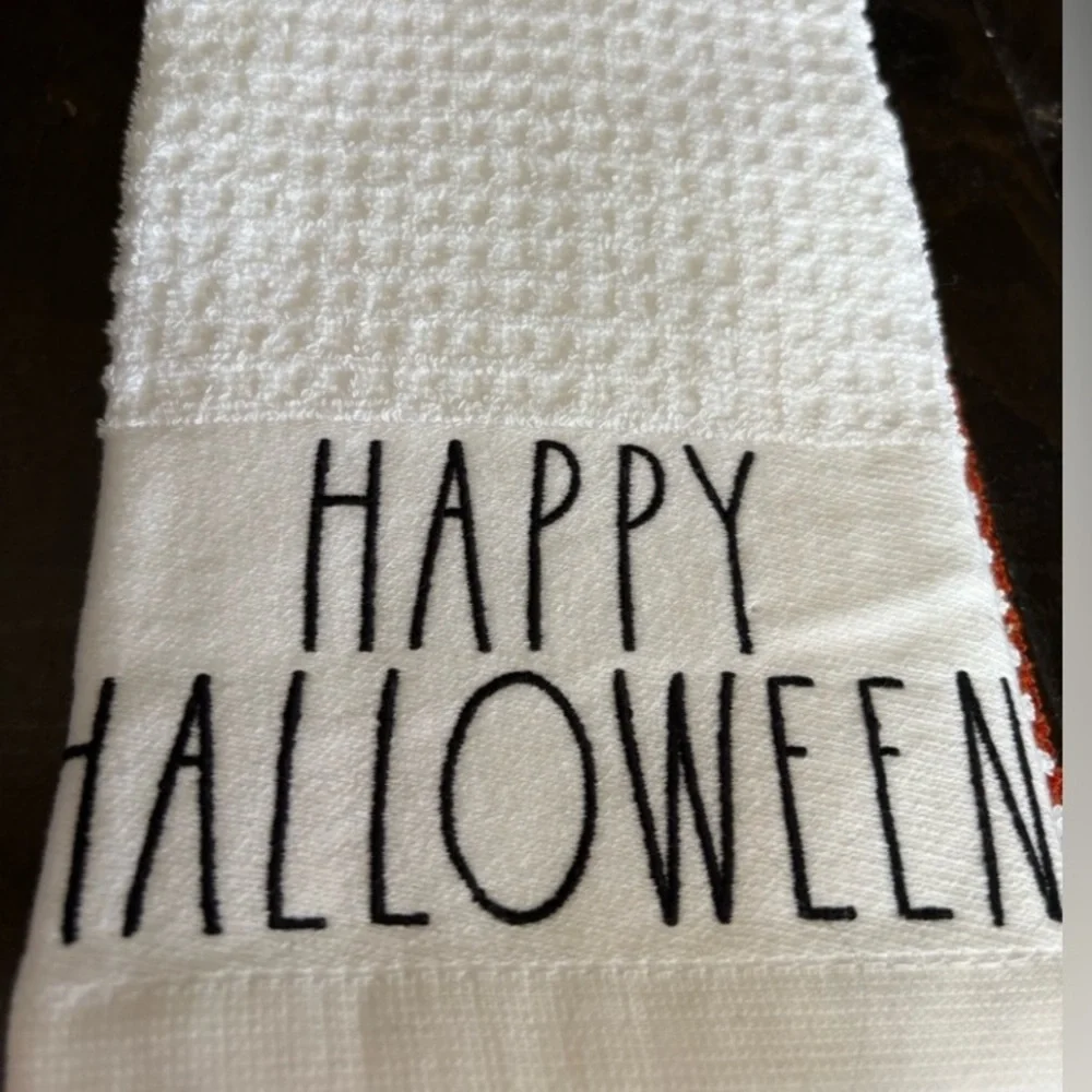 🎃👻 Rae Dunn Set of 3 Halloween Kitchen Towels with ‘Boo’ Text - Picture 3 of 5